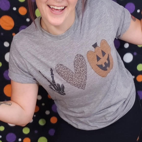 Peace, love, pumpkin T-shirt - Picture 2 of 2